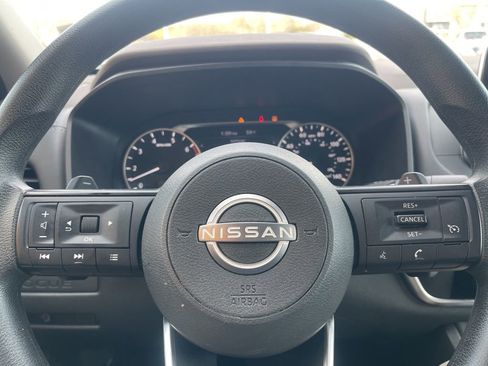 Used 2023 Nissan Rogue S image 10