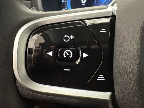 Used 2025 Volvo XC90 B6 Plus image 13