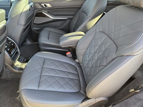 Used 2024 BMW X7 xDrive40i image 36