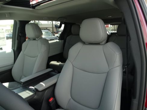 New 2026 Toyota Sienna XLE image 11