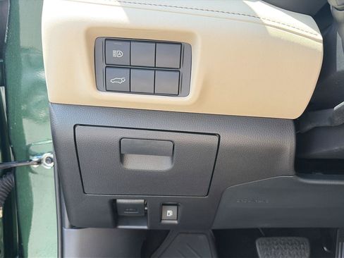 Used 2025 Toyota Highlander XLE AWD/4WD image 9