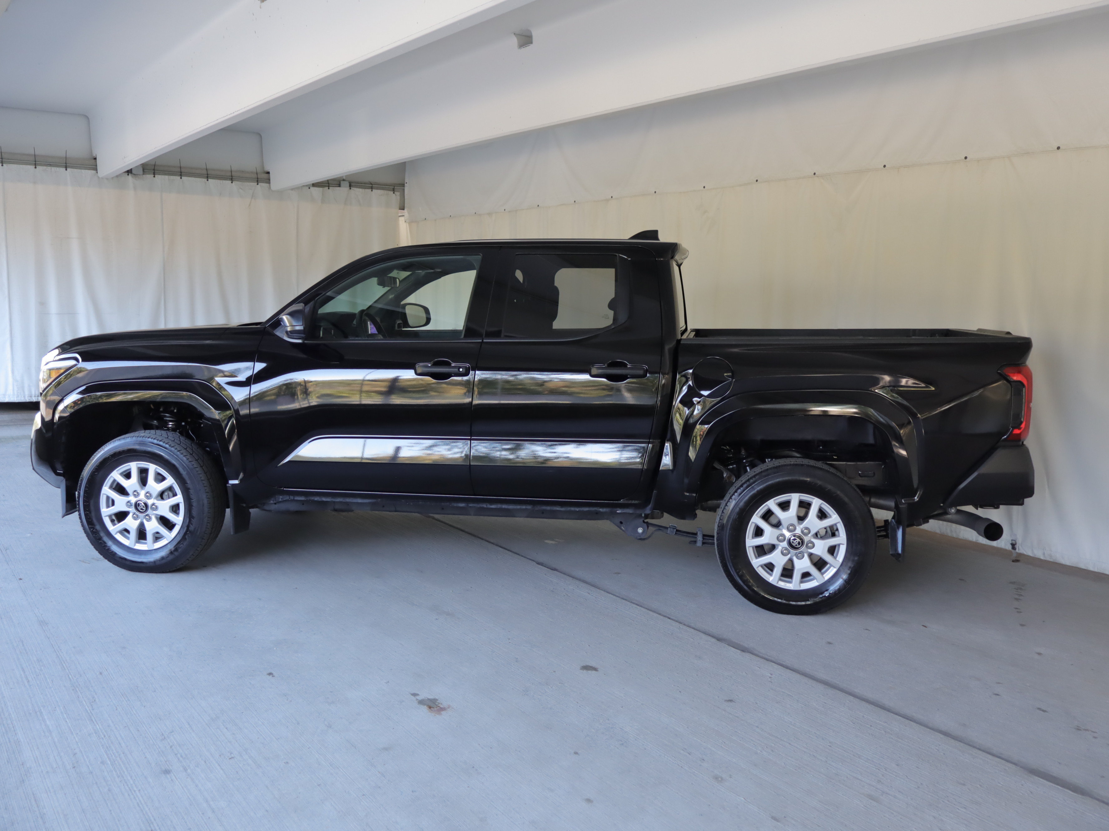 Used 2024 Toyota Tacoma SR RWD image 23
