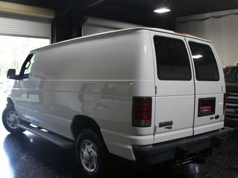 Used 2011 Ford E-250 and Econoline 250 Van 3D w/ PWR Group image 4