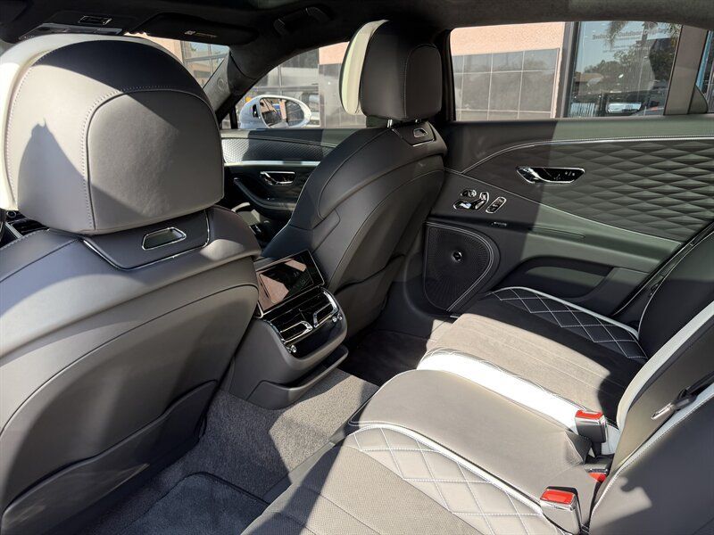 Used 2024 Bentley Flying Spur W12 AWD/4WD image 20