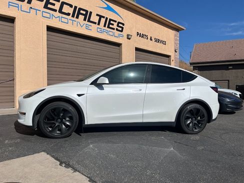 Used 2024 Tesla Model Y Long Range RWD image 3