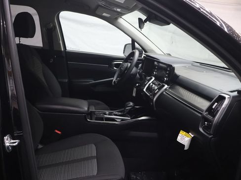 Used 2023 Kia Sorento LX FWD image 9