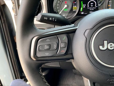 Used 2025 Jeep Wrangler Unlimited Sport S 4xe w/ Convenience Group AWD/4WD image 17