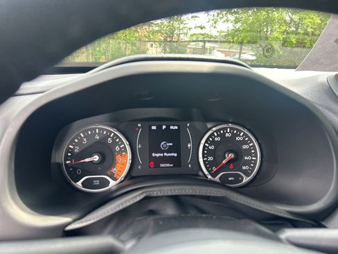 Used 2017 Jeep Renegade Altitude w/ Advanced Technology Group AWD/4WD image 23