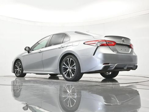 Used 2020 Toyota Camry SE w/ Convenience Package FWD image 42
