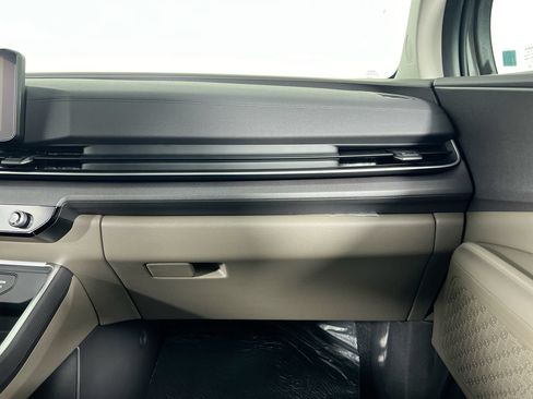 New 2026 Kia Carnival EX FWD image 35