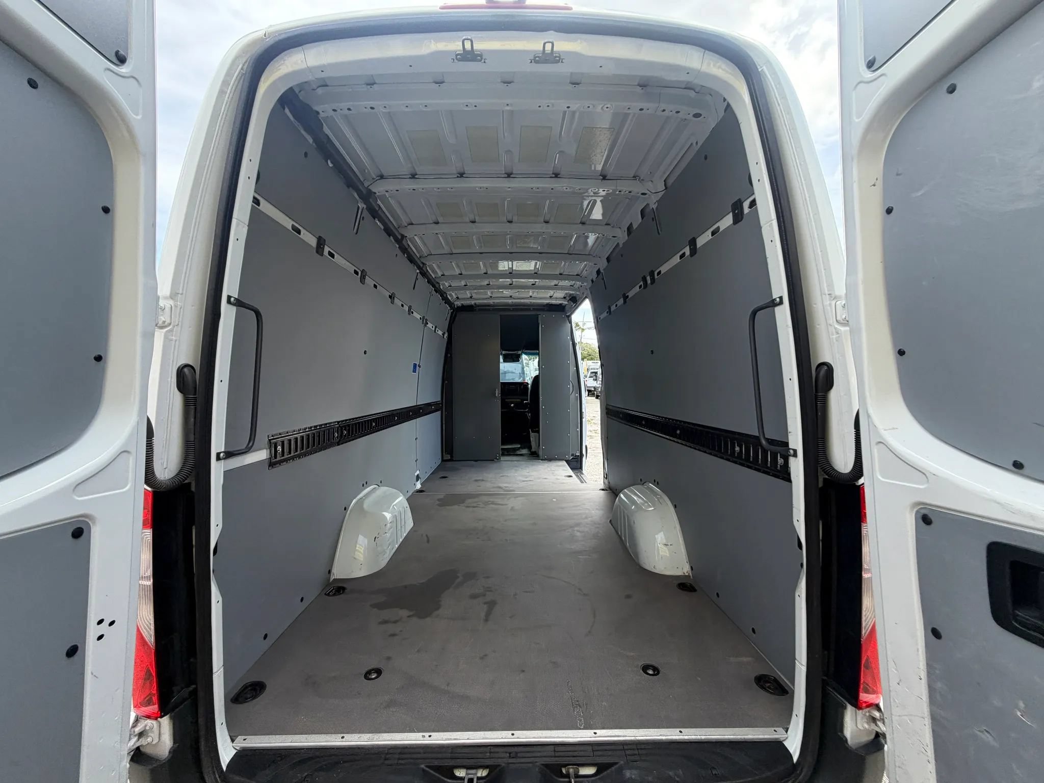 Used 2024 Mercedes-Benz Sprinter 2500 image 6