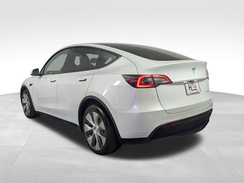 Used 2022 Tesla Model Y Long Range image 22