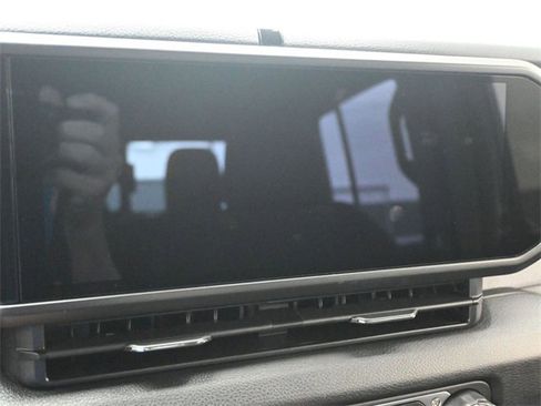 New 2025 Jeep Gladiator Sport image 27