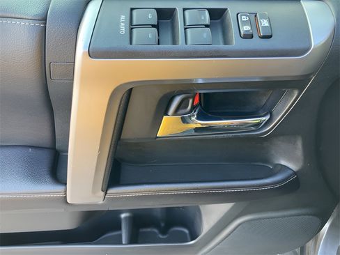 Used 2017 Toyota 4Runner SR5 image 38