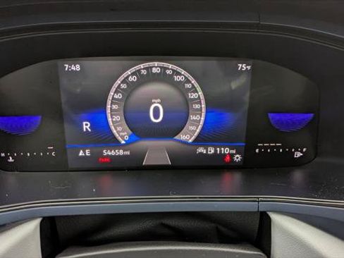 Used 2023 Volkswagen Taos SE w/ Panoramic Sunroof Package FWD image 24