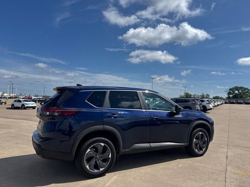 Certified 2025 Nissan Rogue SV FWD image 20