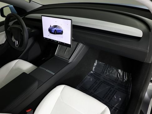 Used 2026 Tesla Model Y Long Range image 26