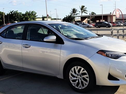 Used 2018 Toyota Corolla LE image 4