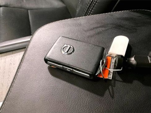 Certified 2024 Volvo XC90 B6 Ultimate w/ Lounge Package image 12