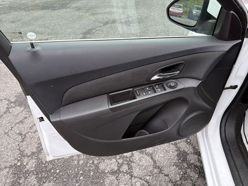 Used 2016 Chevrolet Cruze LT FWD image 15