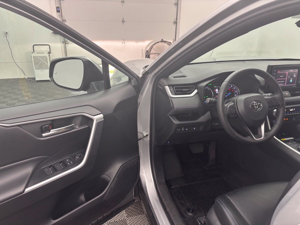 Used 2022 Toyota RAV4 SE w/ SE Grade Weather Package AWD/4WD image 16