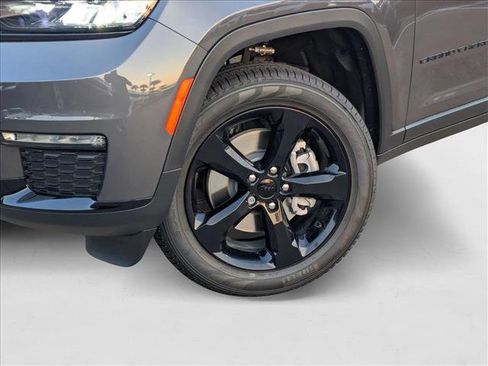 New 2025 Jeep Grand Cherokee L Limited w/ Black Appearance Package image 10