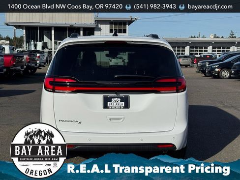 New 2026 Chrysler Pacifica Select w/ S Appearance Package FWD image 6