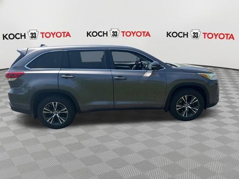 Used 2018 Toyota Highlander Plus AWD/4WD image 9
