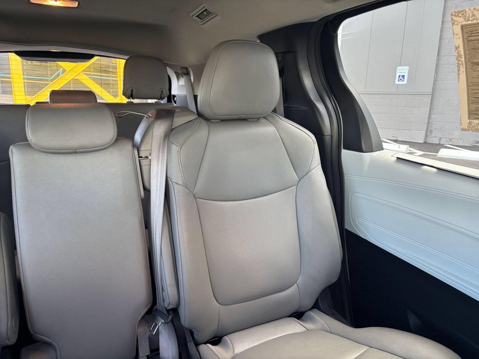 Used 2025 Toyota Sienna XLE FWD image 38
