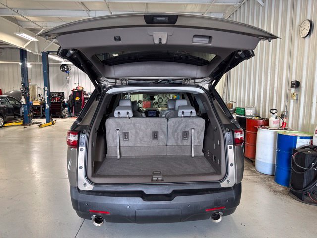 Used 2020 Chevrolet Traverse LT w/ LT Premium Package FWD image 9