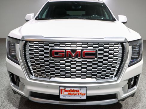 Used 2023 GMC Yukon XL Denali w/ Advanced Technology Package AWD/4WD image 4