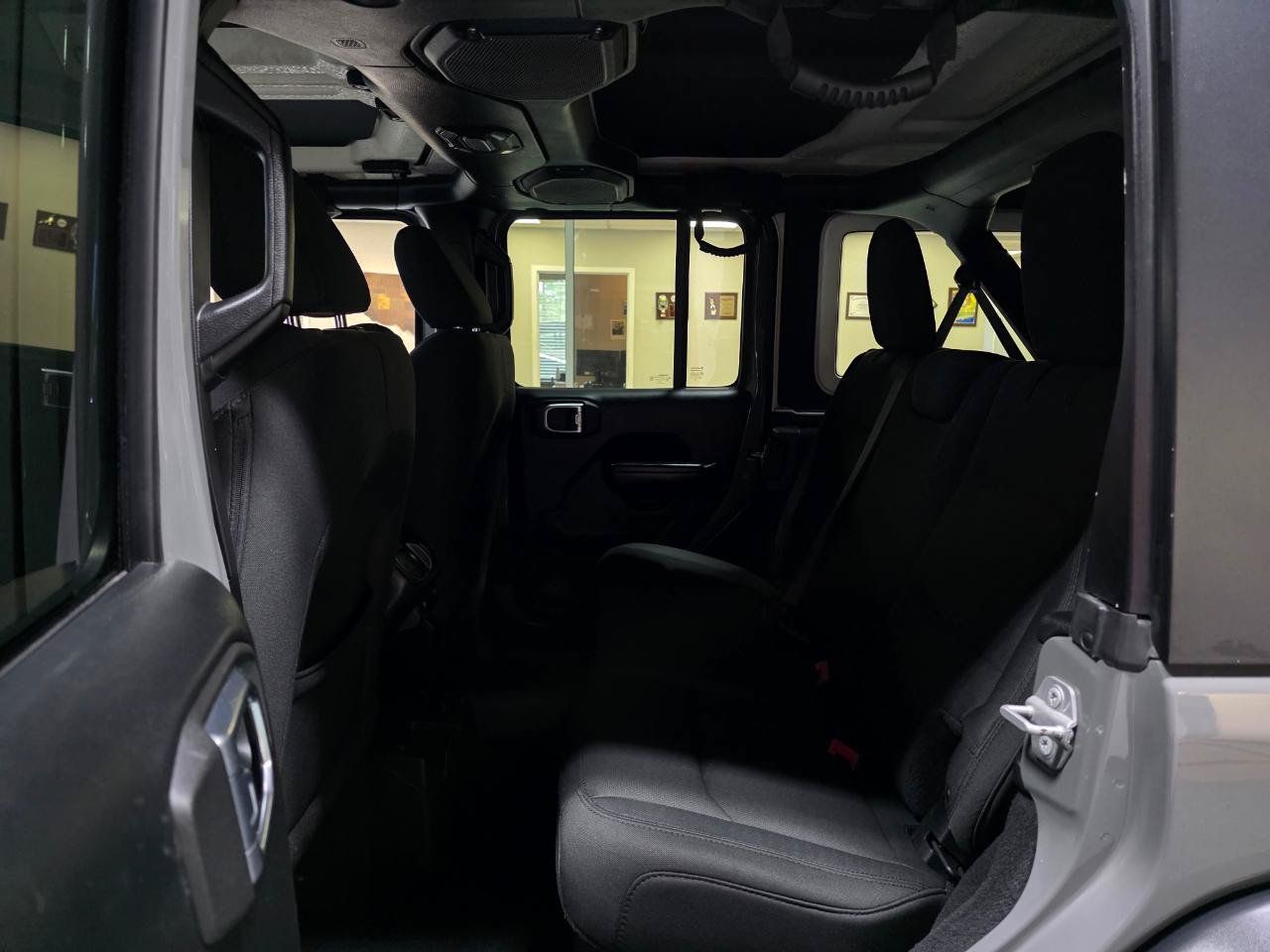 Used 2018 Jeep Wrangler Unlimited Sport S AWD/4WD image 19