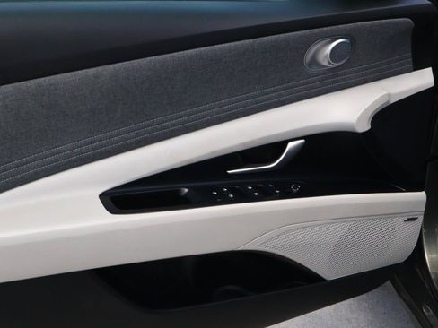 Used 2024 Hyundai Elantra Limited FWD image 14