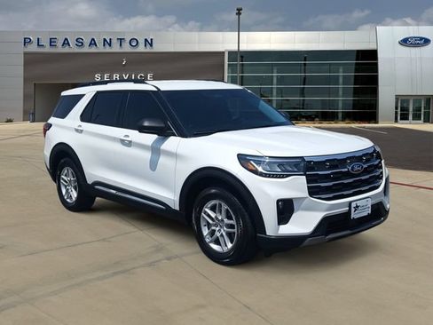 Certified 2025 Ford Explorer Active w/ Active Comfort Package RWD image 7