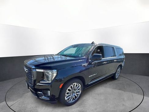 Used 2023 GMC Yukon XL Denali Ultimate AWD/4WD image 3