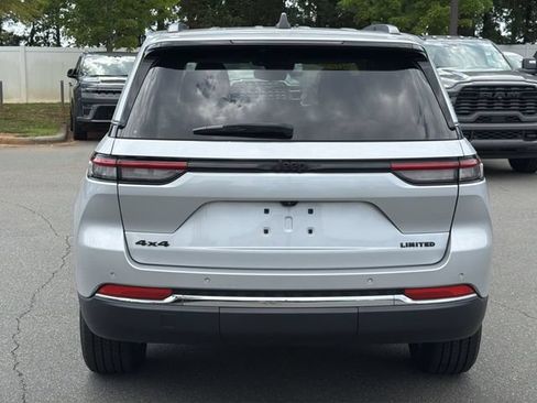 Used 2022 Jeep Grand Cherokee Limited AWD/4WD image 12