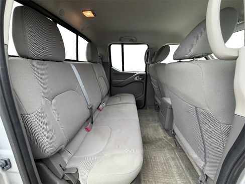 Used 2016 Nissan Frontier SV image 14