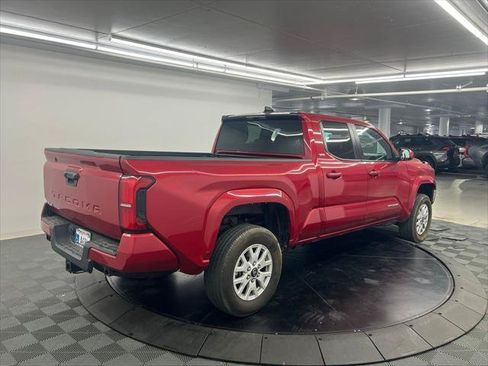 Certified 2025 Toyota Tacoma SR5 AWD/4WD image 5
