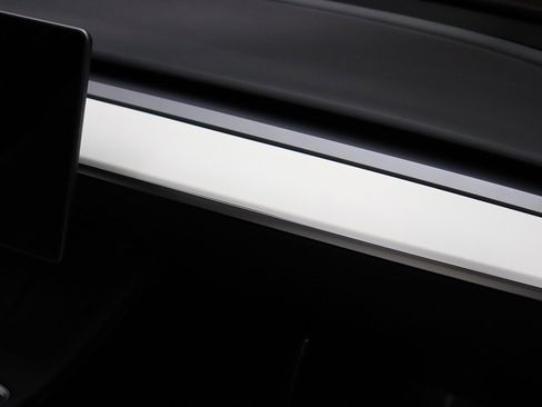 Used 2022 Tesla Model 3 Standard Range image 26