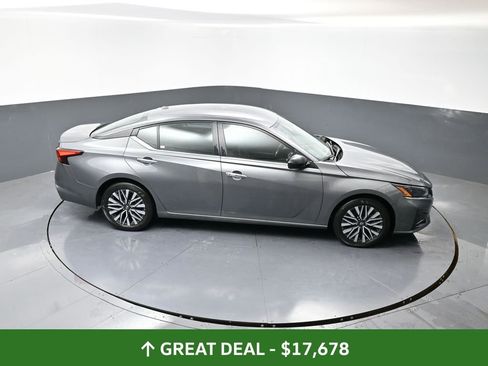 Used 2024 Nissan Altima 2.5 SV image 41
