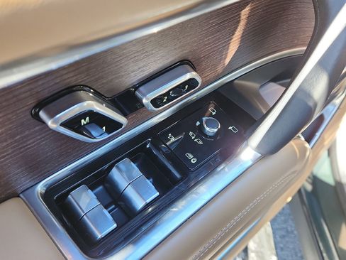 Certified 2025 Land Rover Range Rover Long Wheelbase SE image 25