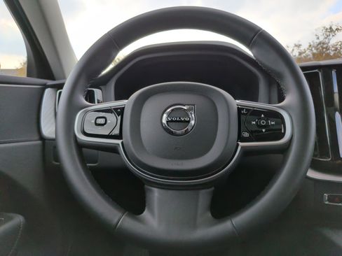 Used 2025 Volvo XC60 B5 Plus image 17
