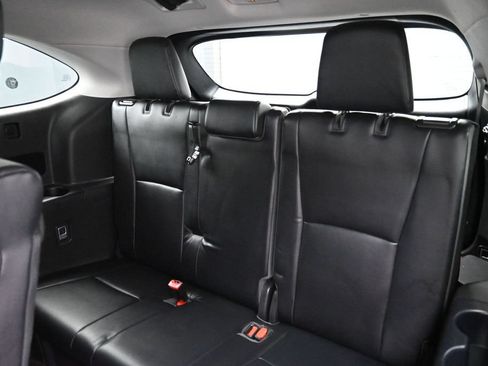 Used 2021 Toyota Highlander XLE AWD/4WD image 31