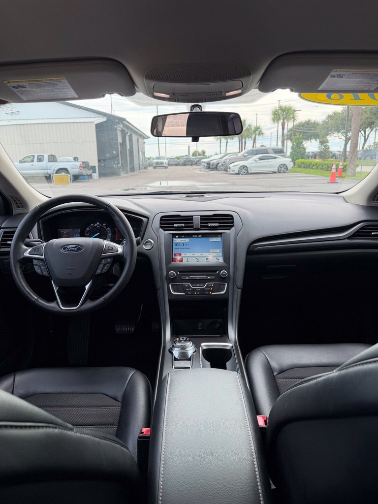 Used 2018 Ford Fusion SE w/ Equipment Group 201A FWD image 12