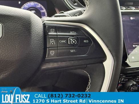 Used 2023 Jeep Grand Cherokee Laredo image 18