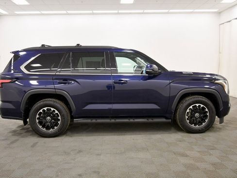 Used 2023 Toyota Sequoia SR5 w/ SR5 Premium Package image 9