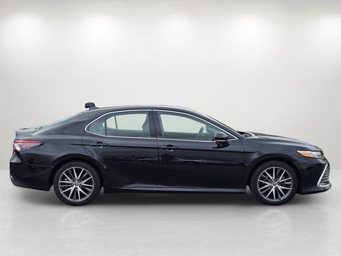 Used 2022 Toyota Camry XLE w/ Carpet Mat Package (TMS) FWD image 4