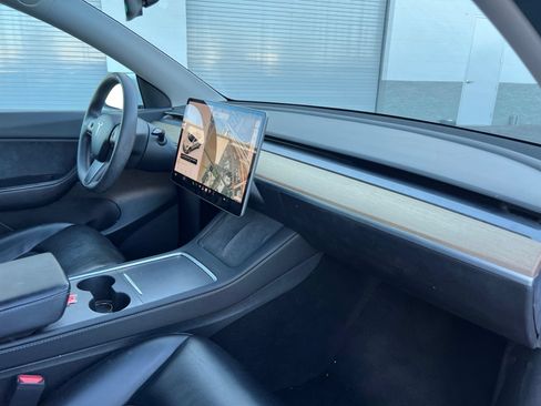 Used 2021 Tesla Model Y Long Range AWD/4WD image 22