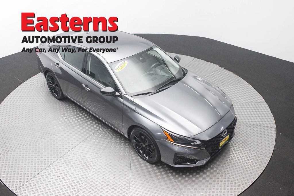 Used 2023 Nissan Altima 2.5 SR FWD image 5