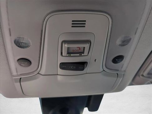 Used 2021 Toyota Prius XLE image 17